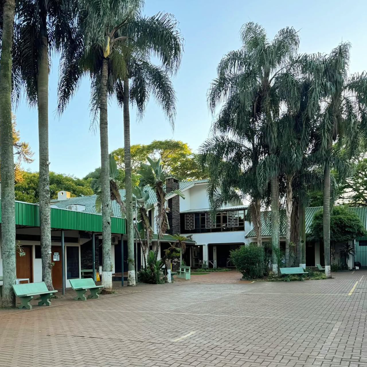 Praça de convivência da clínica